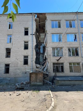 Сергій Шкарлет відвідав пошкоджені і зруйновані заклади освіти у Миколаєві
