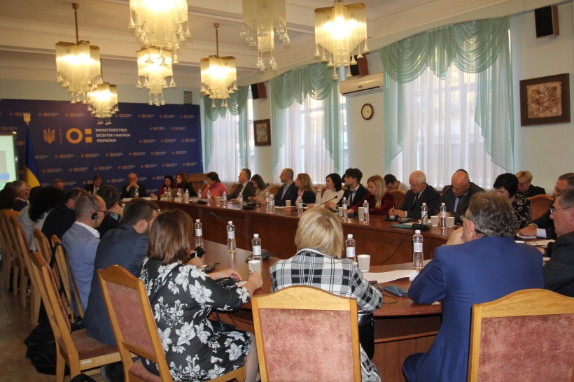 250 закладів професійної освіти вже впроваджують дуальну освіту - їхні учні навчаються як у ПТНЗ, так і на робочому місці, - заступник Міністра Павло Хобзей