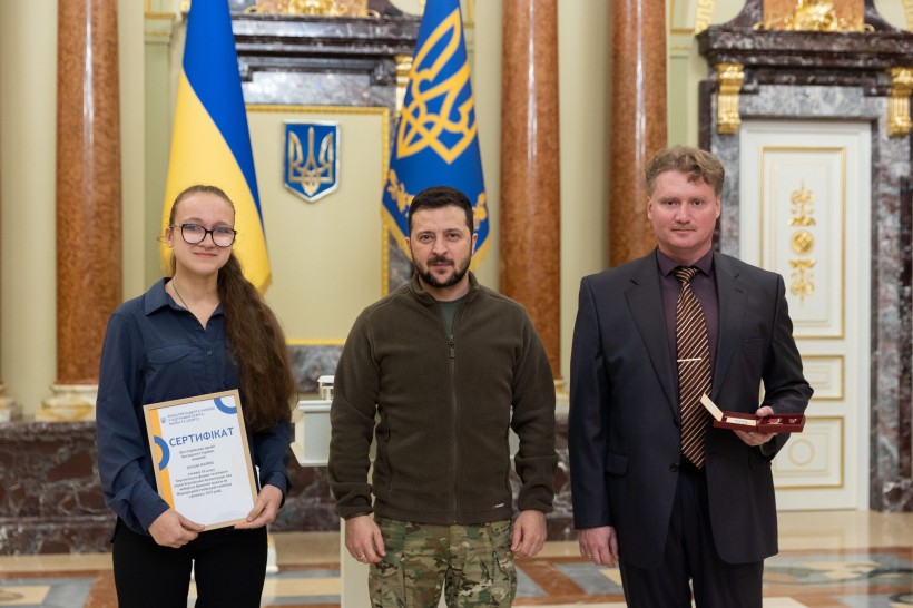 Про сумлінну роботу українських освітян сьогодні свідчать не лише здобутки їхніх учнів на олімпіадах, а й перемоги на фронті, – Володимир Зеленський