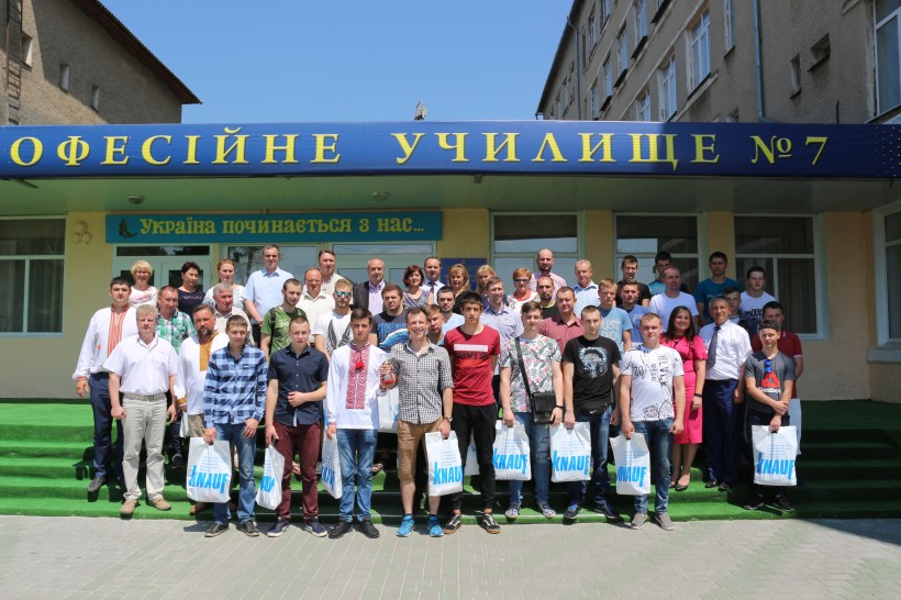 Декорування стелі, встановлення освітлення та монтаж гіпсокартону: в Україні провели конкурс фахової майстерності серед монтажників