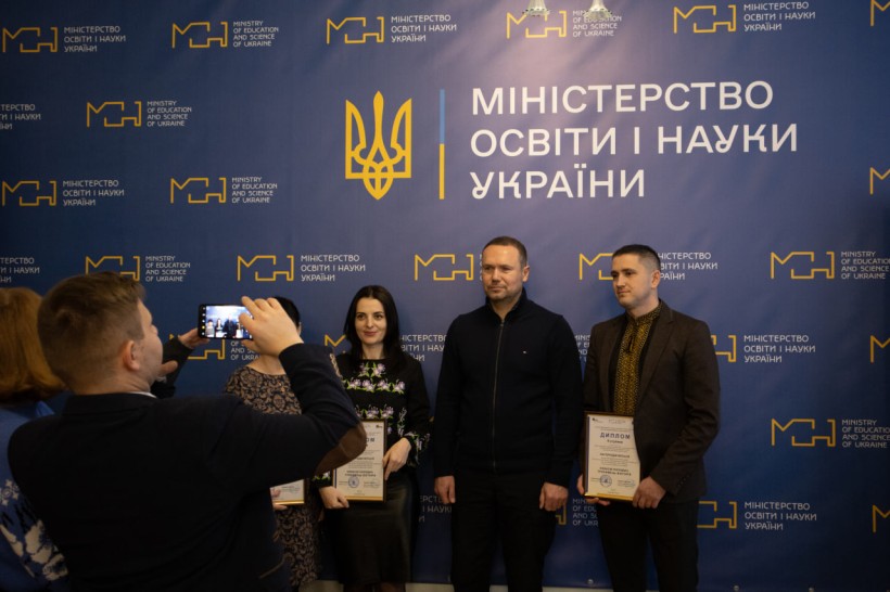 У МОН нагородили переможців VII Міжнародного конкурсу наукових і мистецьких робіт імені Володимира Маняка та Лідії Коваленко