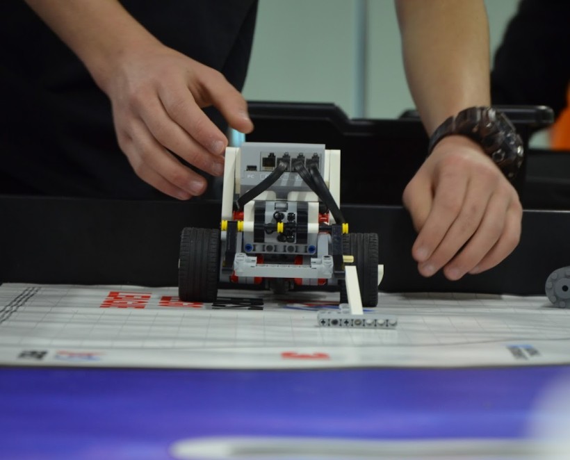 У ХНЕУ завершився фестиваль ROBOfirst, учасниками якого стала молодь з 6 регіонів