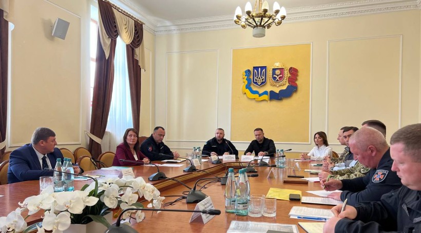 Сергій Шкарлет під час візиту до Хмельниччини наголосив на важливості облаштування укриттів у школах за новими стандартами в межах запланованої субвенції на 2023 рік