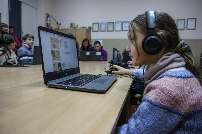 ЮНІСЕФ доставив майже 29 тисяч ноутбуків для українських школярів