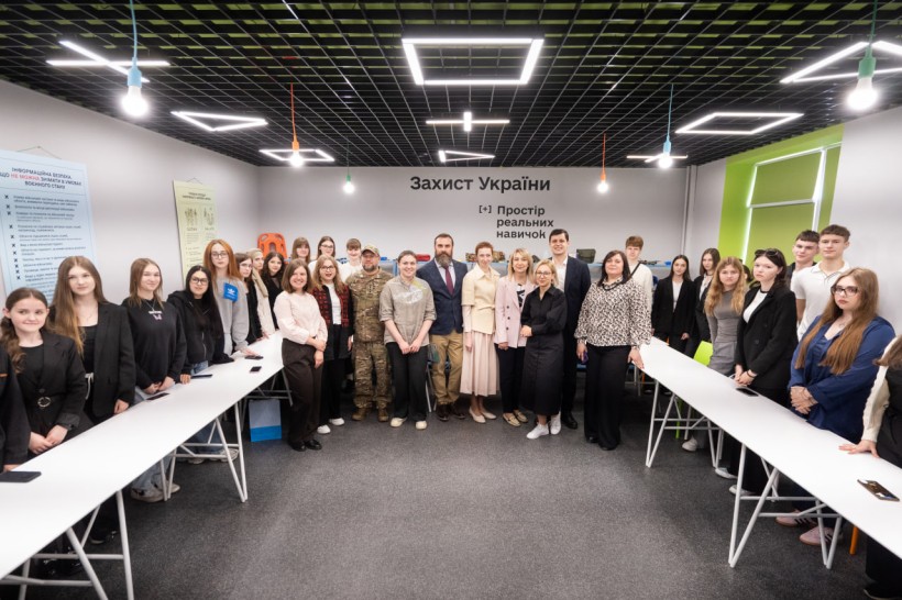 У Києві відкрили освітній «Простір реальних навичок» для школярів і студентів