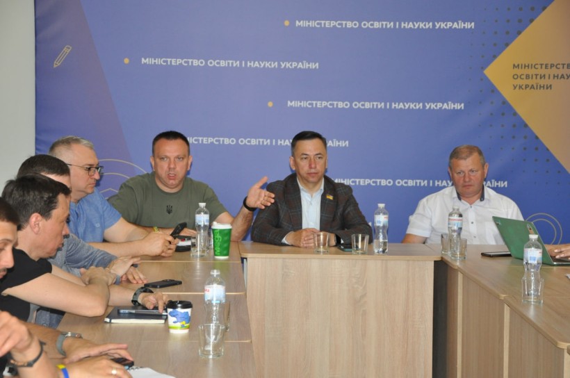 Відбулася нарада Оксена Лісового з народними депутатами України щодо внутрішньо переміщених осіб