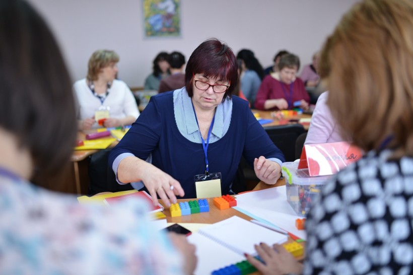 Як користуватися новітніми технологіями та організувати навчання у формі гри: на Черкащині провели тренінг для учителів початкових класів