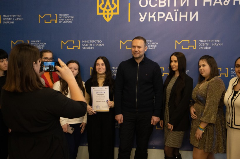 У МОН нагородили переможців VII Міжнародного конкурсу наукових і мистецьких робіт імені Володимира Маняка та Лідії Коваленко