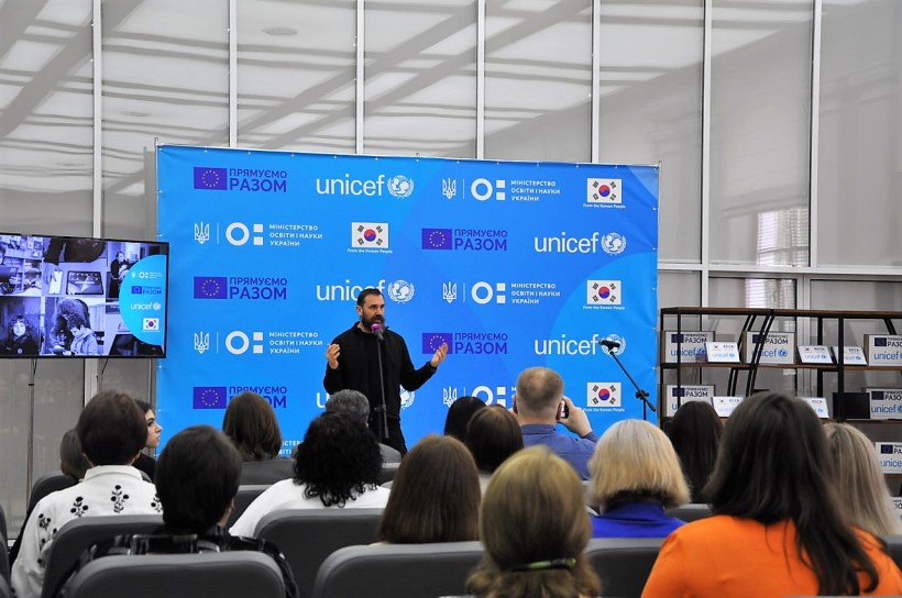 With the support of the EU and the Republic of Korea, UNICEF Granted 10,000 tablets and laptops to Ukrainian schoolchildren