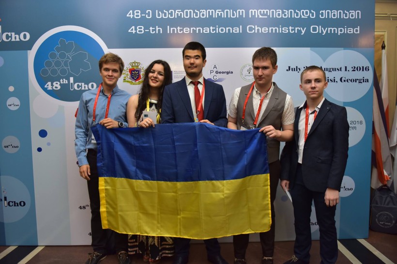 Українські школярі отримали дві срібні та дві бронзові медалі на Міжнародній олімпіаді з хімії