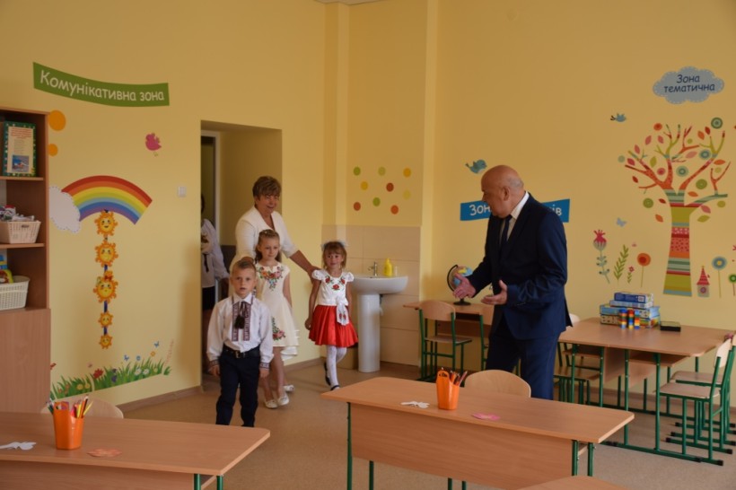 У гірському селі на Закарпатті відкрили школу та дитсадок, у будівництво яких інвестували понад 29 млн гривень