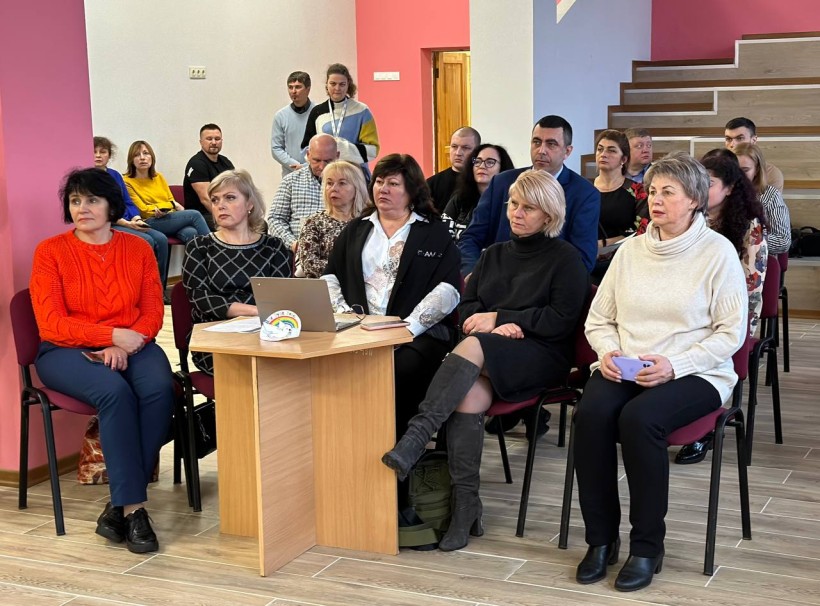 Учителям столичних шкіл передано 2 тис. хромбуків