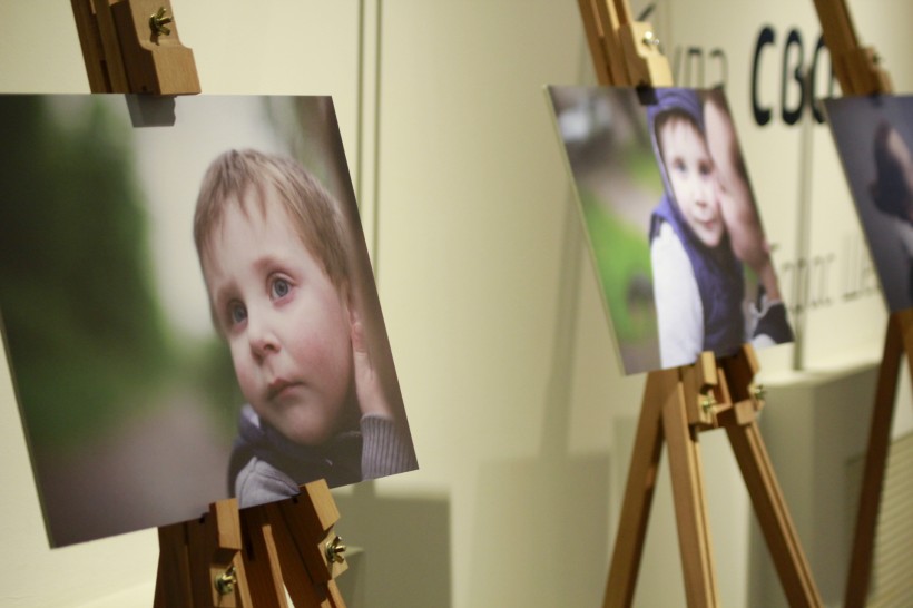 У МОН презентували виставку британського фотографа «Особливі», присвячену дітям з аутизмом