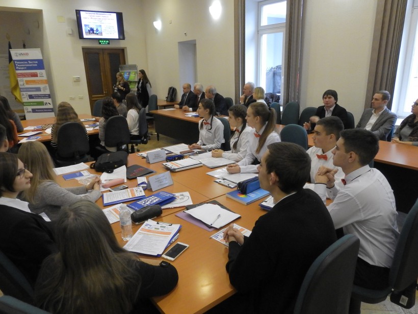 На базі УБС визначили переможців Всеукраїнського турніру з фінансової грамотності, учасниками якого стали 10 шкільних команд