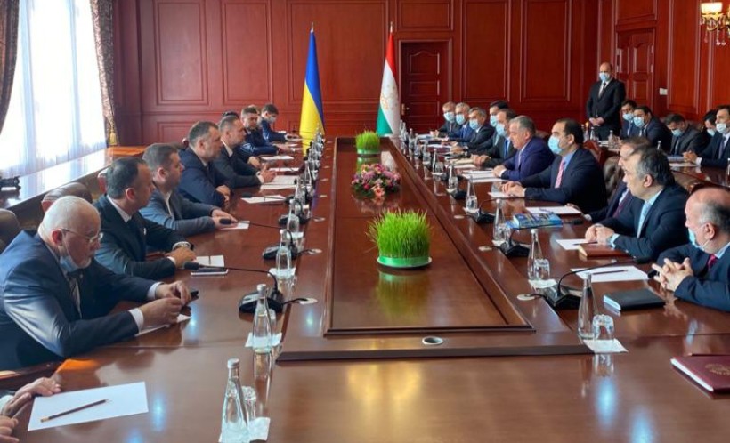 Міністр Сергій Шкарлет провів зустріч з Міністром закордонних справ Таджикистану Сіроджиддіном Мухріддіном