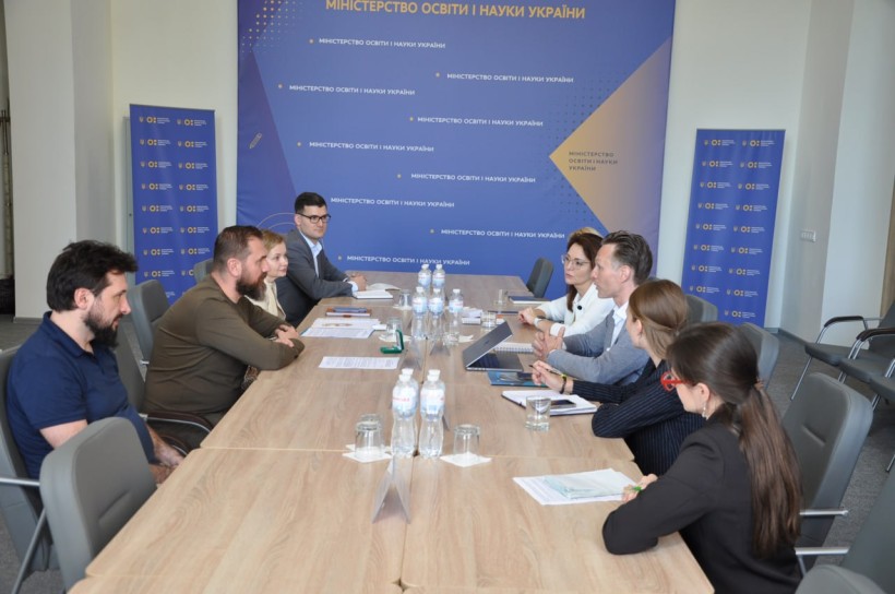 Міністр освіти і науки України Оксен Лісовий зустрівся з головним радником міжнародної освітньої компанії «EF Education First» Карлом-Йоганом Вестрінгом