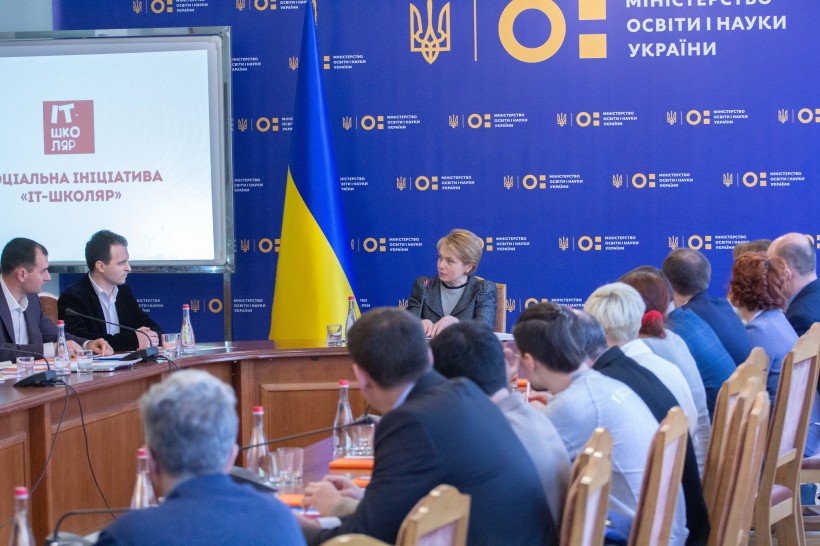 МОН разом з ІТ спеціалістами, освітянами та бізнесменами працюватимуть над цифровою освітою в школах – підписано Меморандум з соцпроектом «ІТ школяр»