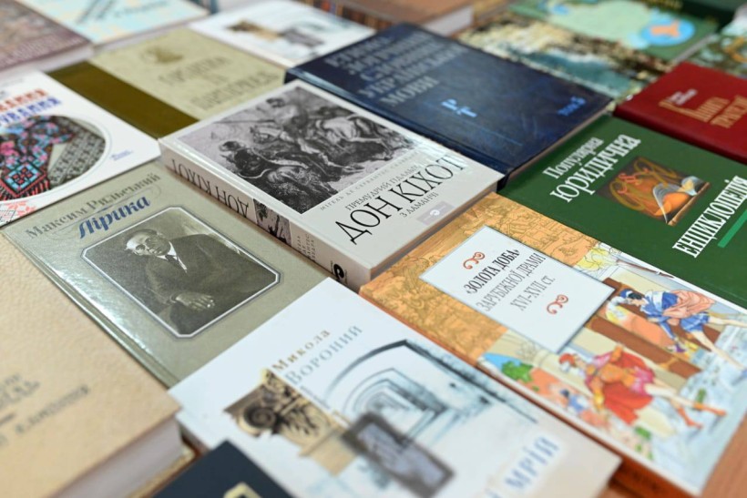 Українським дітям – українську книгу: до бібліотек шкіл Черкащини і Харківщини буде доставлено понад 15 тис. навчальної та художньої літератури