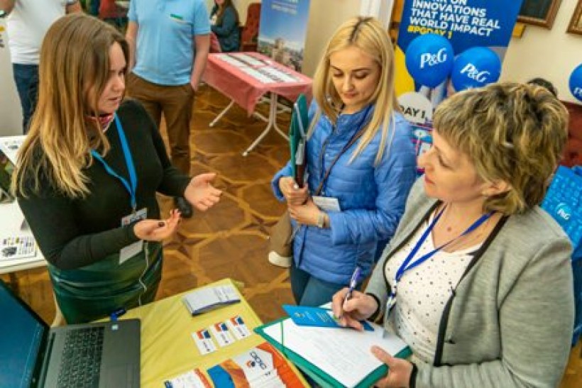 Навчання, стажування та професійний розвиток за кордоном:  у ДНУ провели “День Кар’єри ЄС”
