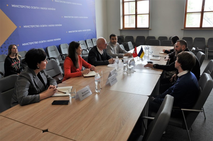 Міністр освіти і науки Оксен Лісовий провів зустріч із представниками Посольства Швейцарської Конфедерації в Україні