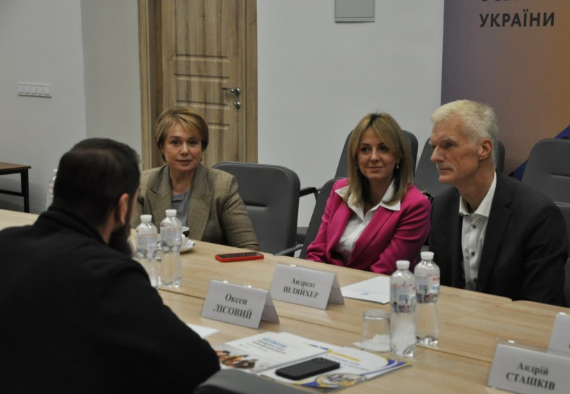 МОН підписало план спільних дій з OECD щодо впровадження реформи профільної середньої освіти