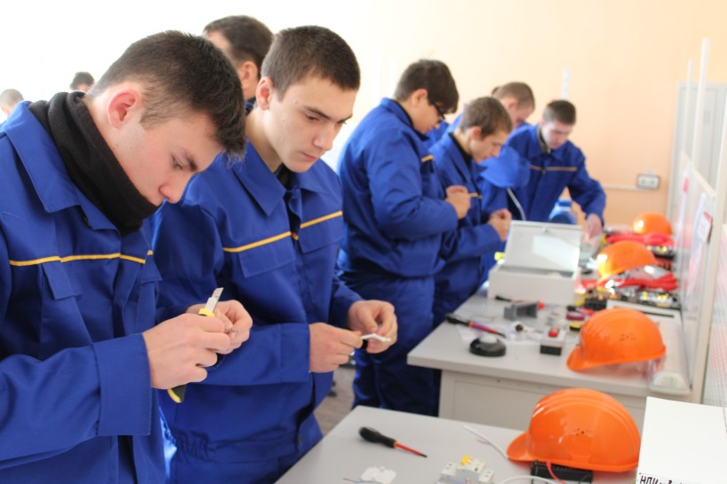 На Луганщині відкрили НПЦ для електромонтажників