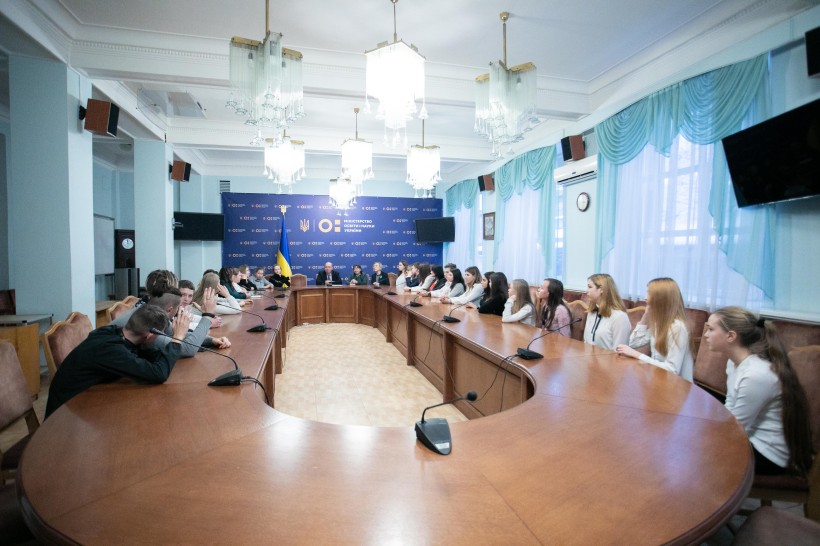 Заступник Міністра Павло Хобзей провів зустріч зі школярами в межах Всеукраїнського тижня права