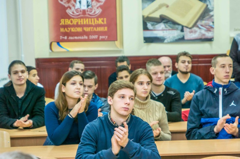У ДНУ ім. О. Гончара презентували збірник «Українські воїни Добра і Правди»