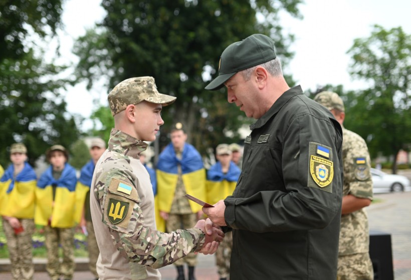 Найкращим знавцям дисципліни «Захист України» вручили обласні почесні відзнаки