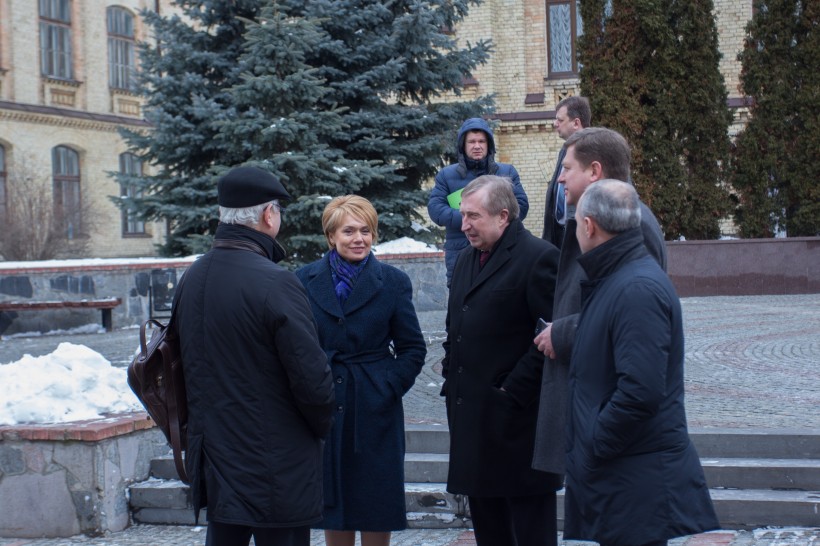 Я чекаю конкретних пропозицій від вчених, як вдосконалити систему фінансування науки, - Прем’єр-міністр Володимир Гройсман
