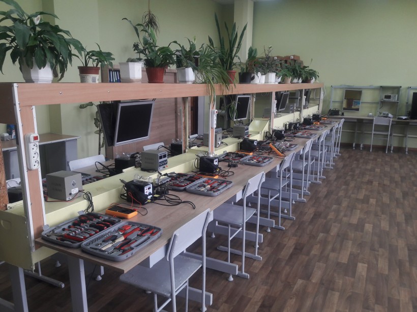 У хмельницькому ліцеї відкрили STEM-центр — там вивчатимуть основи програмування