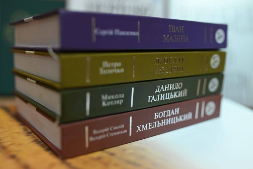 Українським дітям – українську книгу: до бібліотек шкіл Черкащини і Харківщини буде доставлено понад 15 тис. навчальної та художньої літератури