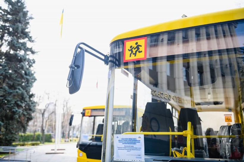 Територіальні громади Дніпропетровщини отримали 10 шкільних автобусів