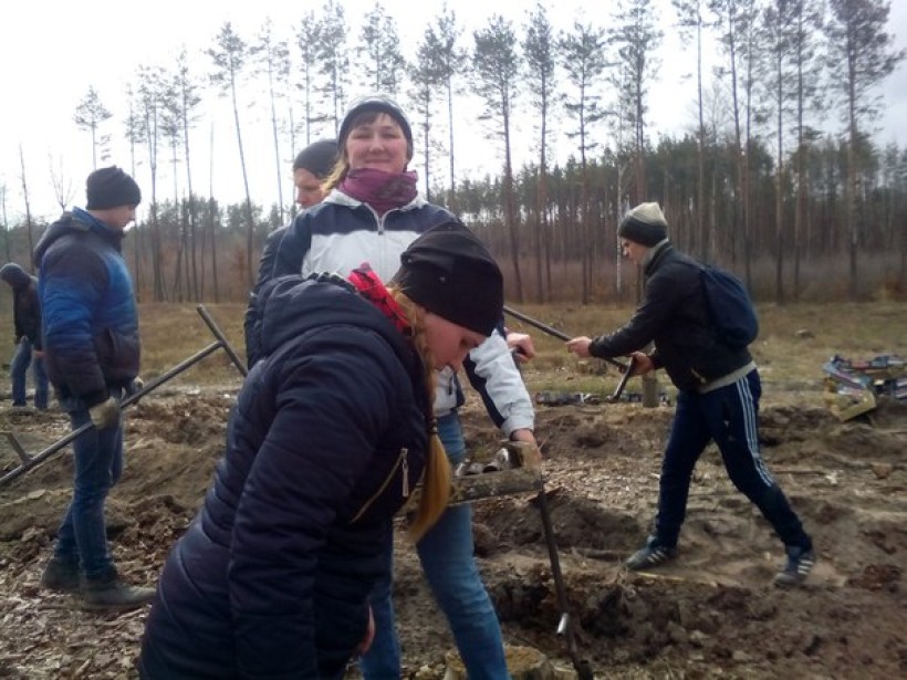 Студенти ЖНАЕУ висадили під час практики 6 га дубів, ялин і сосен