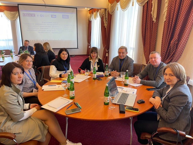 Освітяни спільно працюють над модельними навчальними програмами для реалізації профільної середньої освіти професійного спрямування