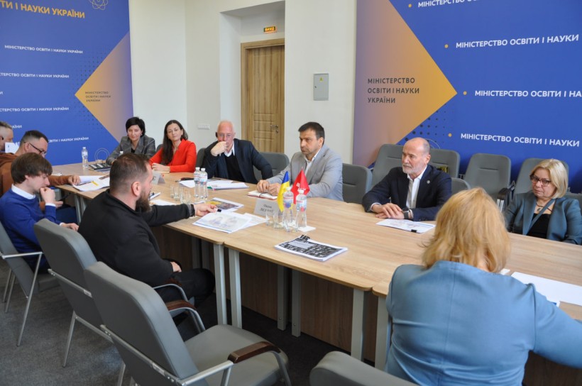 Оксен Лісовий провів зустріч щодо роботи пілотних ЗВО із представниками Благодійного фонду «Повір у себе» та Посольства Швейцарської Конфедерації в Україні