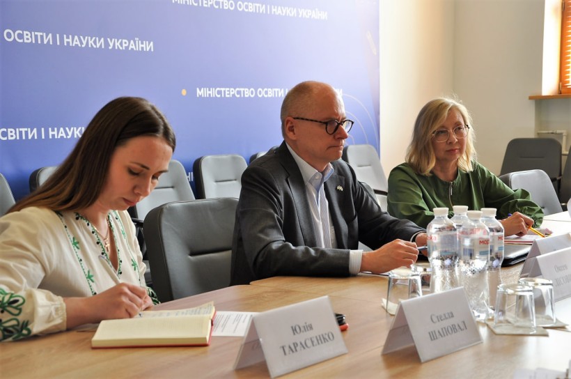 Міністр освіти і науки України Оксен Лісовий провів зустріч із Надзвичайним і Повноважним Послом Фінляндії в Україні Яакко Лехтовіртою