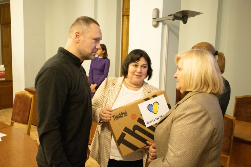 10 освітнім хабам передано сучасне обладнання для створення навчальних матеріалів