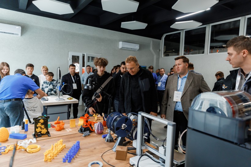 DECIDE спільно з МОН відкрили профорієнтаційні центри у Львівській та Івано-Франківській громадах