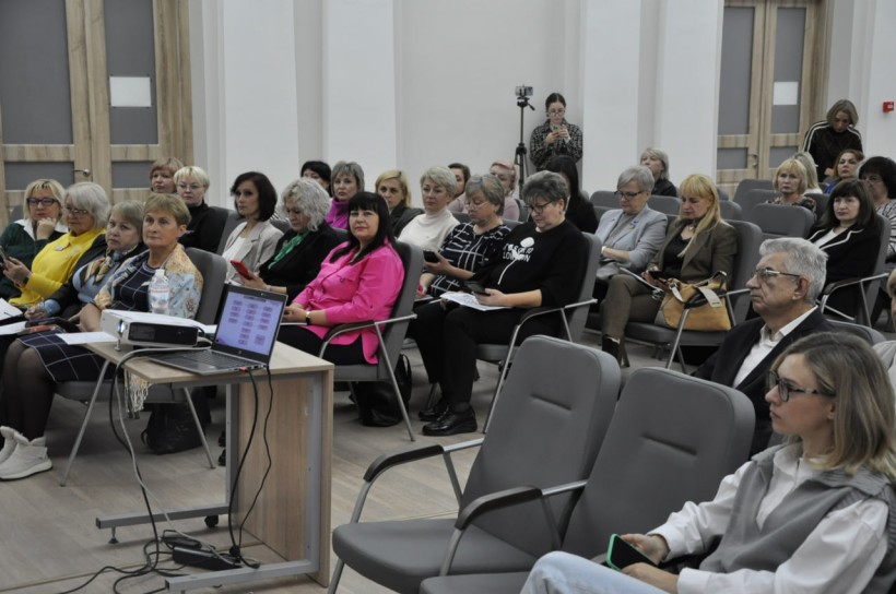 Зустріч заступниці міністра освіти і науки України Євгенії Смірнової з «Асоціацією працівників дошкільної освіти»