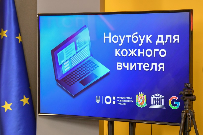 Закладам освіти Житомирщини передали майже 3 тис. ноутбуків