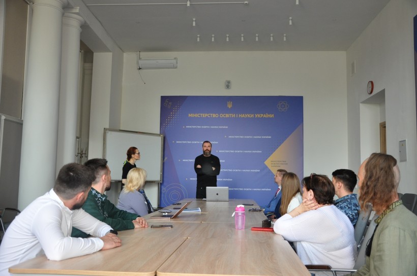 У МОН відбувся круглий стіл «Стипендіати: досвід, реалії, можливості»