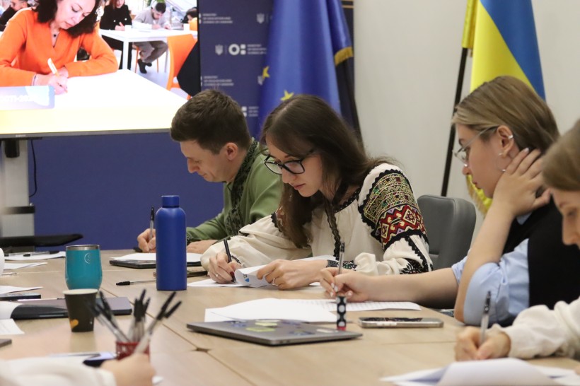 Команда МОН долучилася до Всеукраїнського радіодиктанту національної єдності