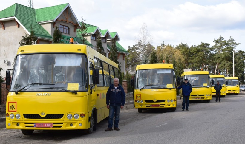 Для сільських шкіл Кіровоградщини придбали 11 нових автобусів