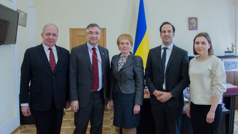 МОН веде переговори з Посольством Канади про експертну підтримку Національної електронної освітньої платформи