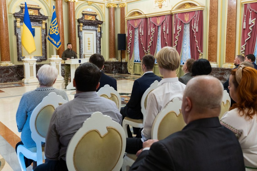 Про сумлінну роботу українських освітян сьогодні свідчать не лише здобутки їхніх учнів на олімпіадах, а й перемоги на фронті, – Володимир Зеленський