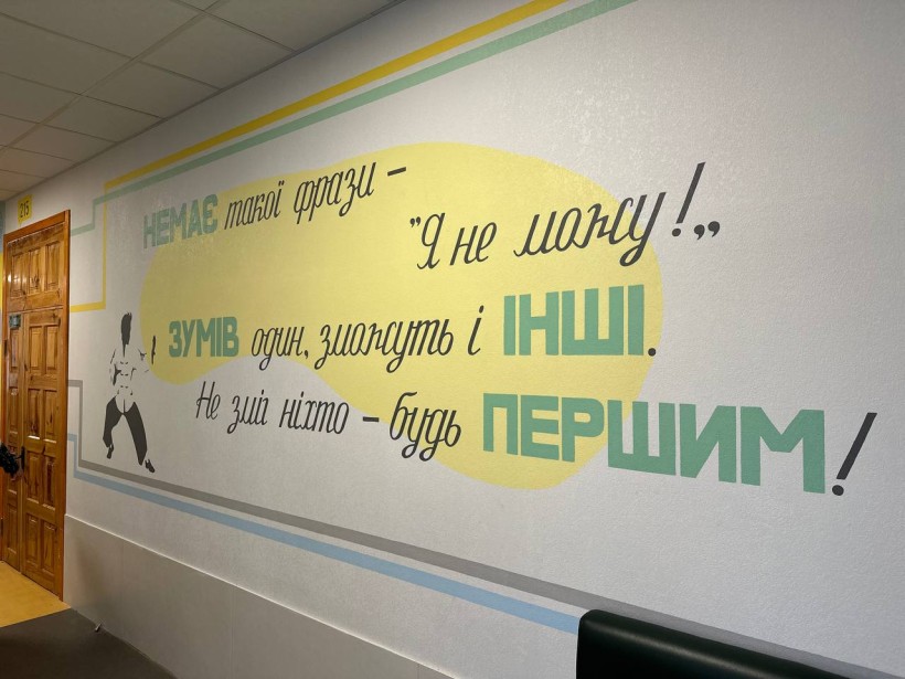Учителям столичних шкіл передано 2 тис. хромбуків