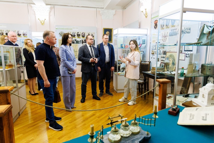 Команда МОН із робочим візитом відвідала провідні наукові установи Харкова