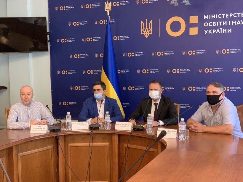 МОН: підписано Меморандум про співпрацю між ІМЗО, ГО «РОДОВІДсвіт» та братами Капрановими
