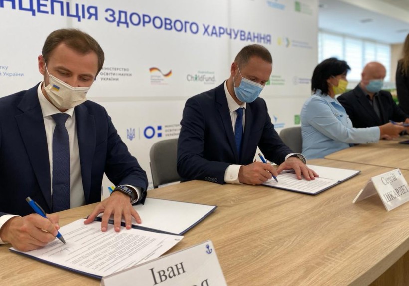 МОН, Мінрегіон, МБФ «Жовто-Блакитні Крила» та ГО «Національна асоціація громадського харчування» об'єднали зусилля для розвитку реформи шкільного харчування – підписано меморандум